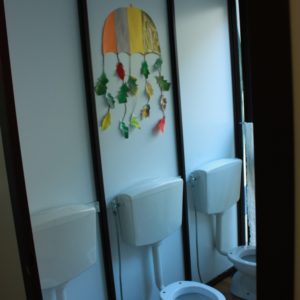 Il bagno dell'asilo The Green School